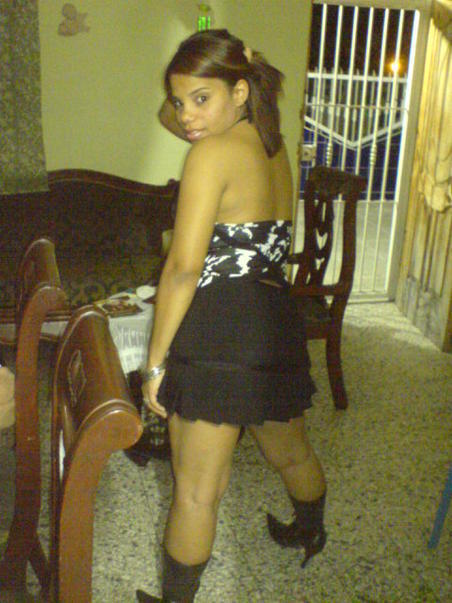 Date this voluptuous Dominican Republic girl Carolina from Santo Domingo DO4003