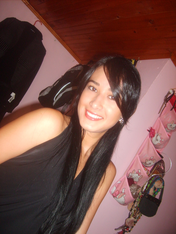 Date this fun Colombia girl Bibiana from Armenis CO3843