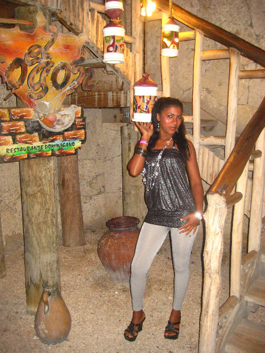 Date this delightful Dominican Republic girl Leonela from Santo Domingo DO4048