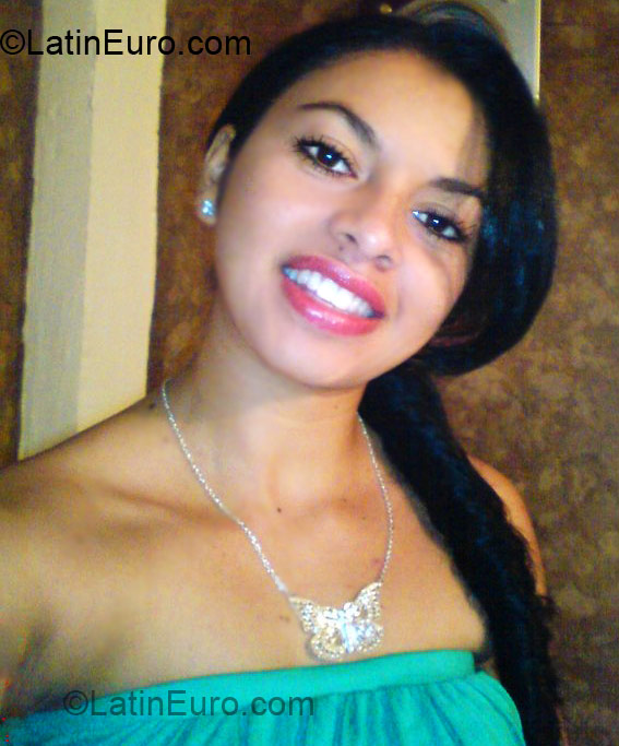 Date this hard body Colombia girl FERNANDA from Cali CO3901