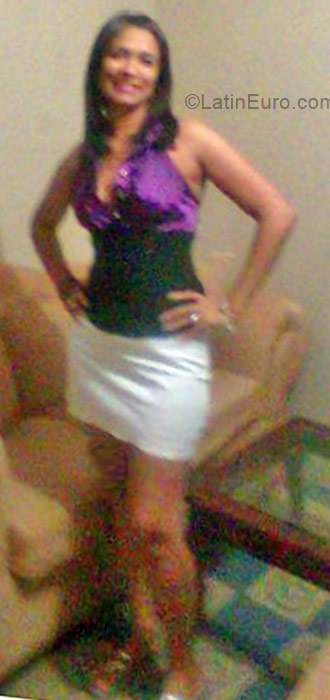 Date this happy Dominican Republic girl Lucilenia from Santo Domingo VC3