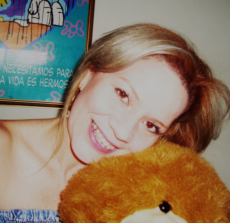 Date this nice looking Colombia girl LAURA from Medellin CO4048