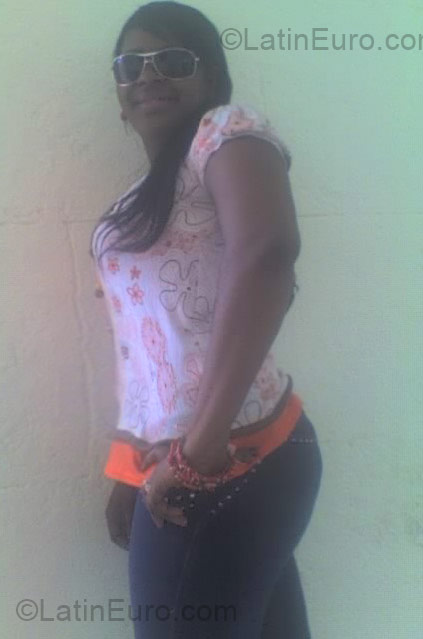 Date this cute Dominican Republic girl Anairis from Santodgo DO4166