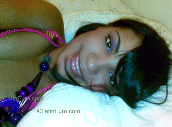 Date this charming Dominican Republic girl NINOSKA from Azua DO4198
