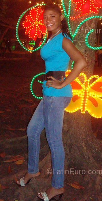 Date this athletic Colombia girl Daniela from Cartagena CO4184