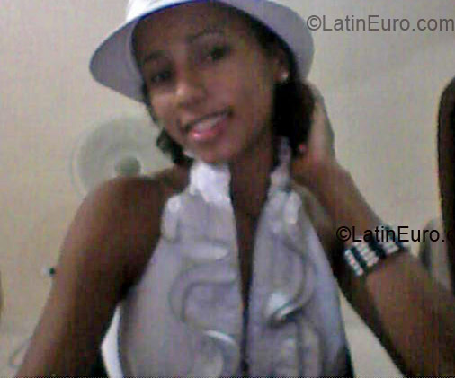 Date this young Dominican Republic girl Dayani from Santo Domingo DO4251