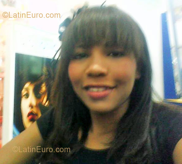Date this voluptuous Dominican Republic girl Yudelka from Santo Domingo DO4271