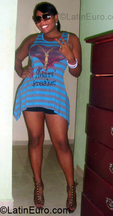 Date this gorgeous Dominican Republic girl Pamela from Santo Domingo DO4283