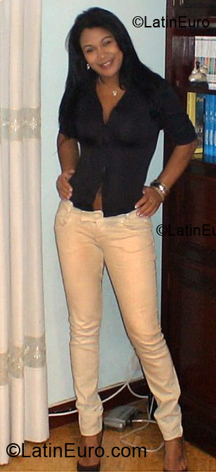 Date this beautiful Brazil girl Priscila Caroline from Belo Horizonte BR3074