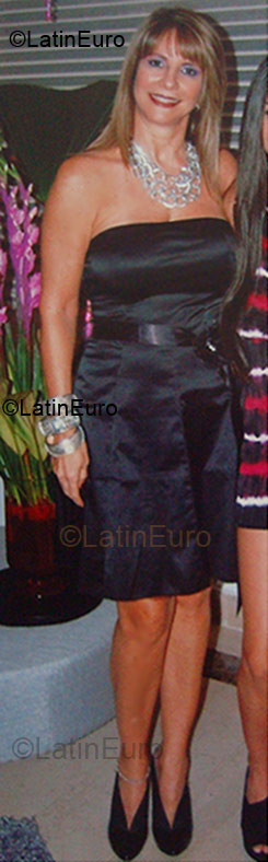 Date this happy Colombia girl Ludmila from Barranquilla CO4283