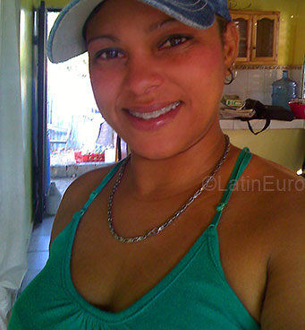 Date this foxy Dominican Republic girl Raquel Maria from Santo Domingo DO6054
