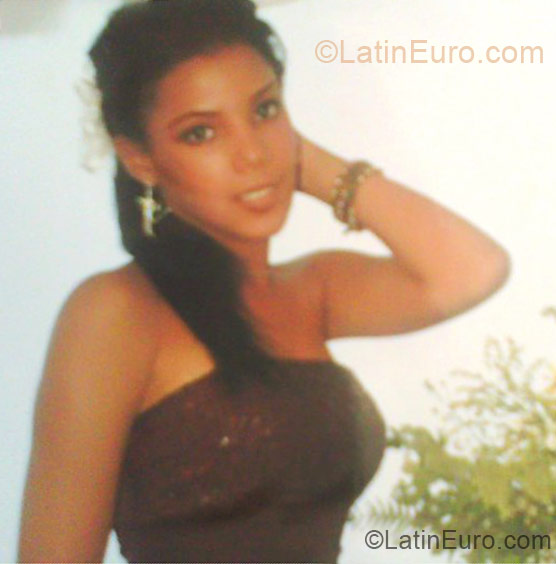 Date this nice looking Dominican Republic girl Rosainy from Higuey DO4356