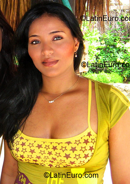 Date this foxy Colombia girl Margarita from Barranquilla CO4300