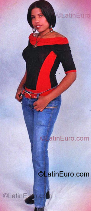 Date this foxy Dominican Republic girl Kirsiss from San Francisco De Macoris DO4496