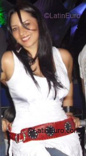 Date this good-looking Colombia girl Yvonne from Cali CO4410