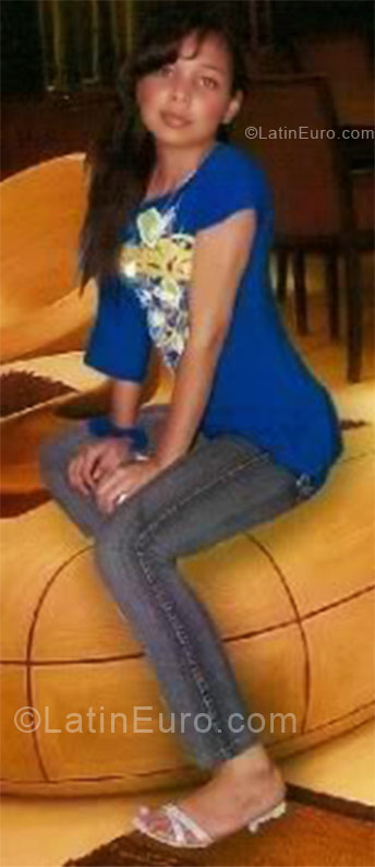 Date this voluptuous Colombia girl Andrea from Cali CO4427