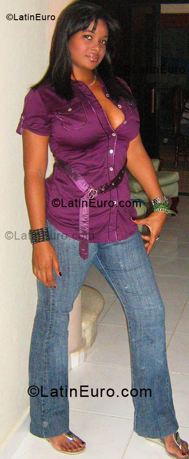 Date this fun Dominican Republic girl Michelle from Santiago DO4541