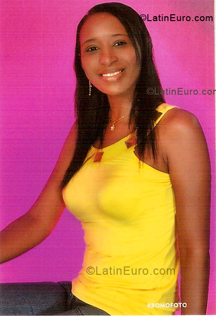 Date this gorgeous Colombia girl Ivett from Cartagena CO4519