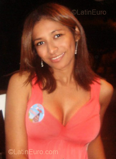 Date this lovely Colombia girl Rosana from Barranquila CO5949