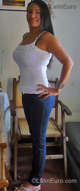 Date this passionate Colombia girl Bienvenida from Barranquilla CO6182