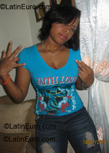 Date this attractive Dominican Republic girl Joanci from Santo Domingo DO4707