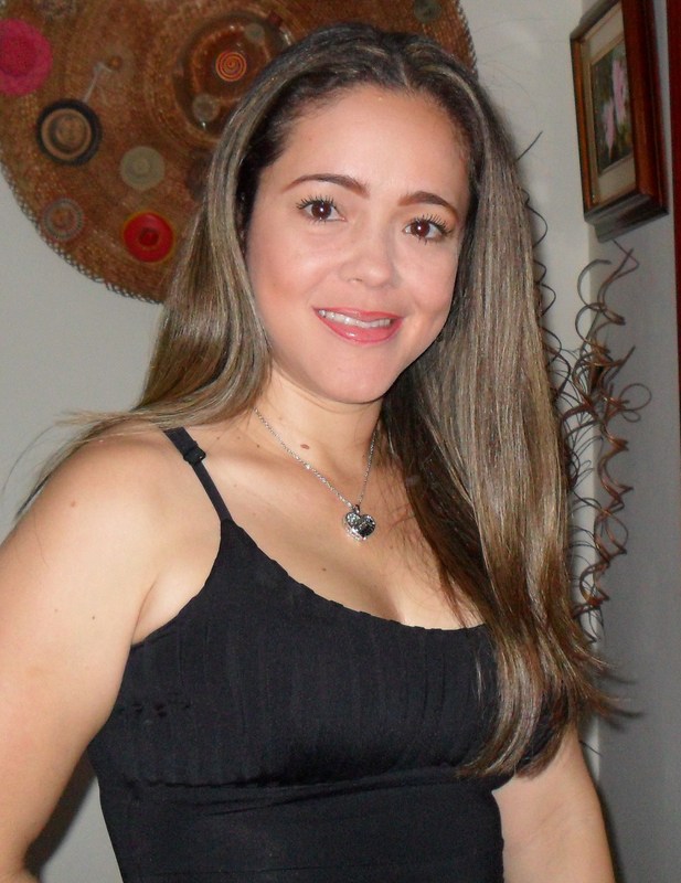 Date this athletic Colombia girl Claudia from Cartagena CO4562
