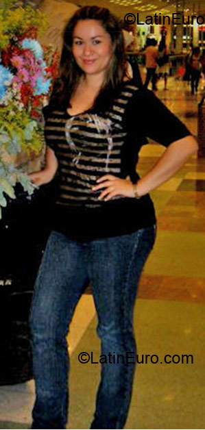 Date this delightful Colombia girl Laura from Santa Marta CO4570
