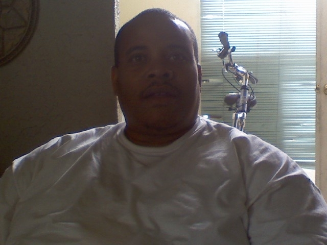 Date this charming United States man Garry from Oxnard US6782