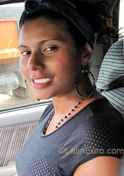 Date this voluptuous Colombia girl Celia from Cartagena CO4676
