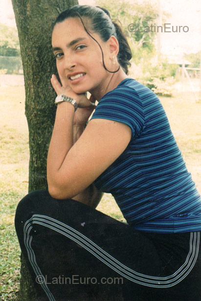 Date this good-looking Colombia girl Luz Maria from Cali CO4710