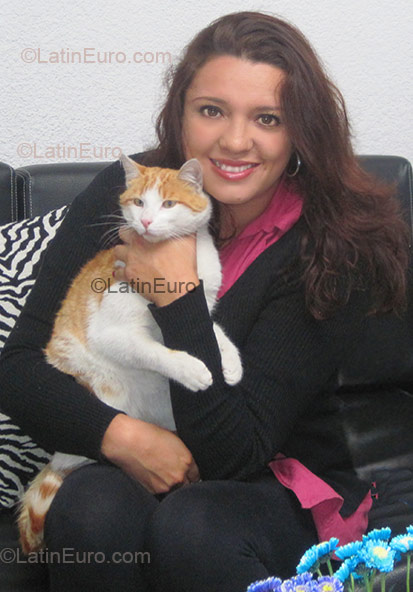 Date this tall Colombia girl Alexa from Bogota CO4729