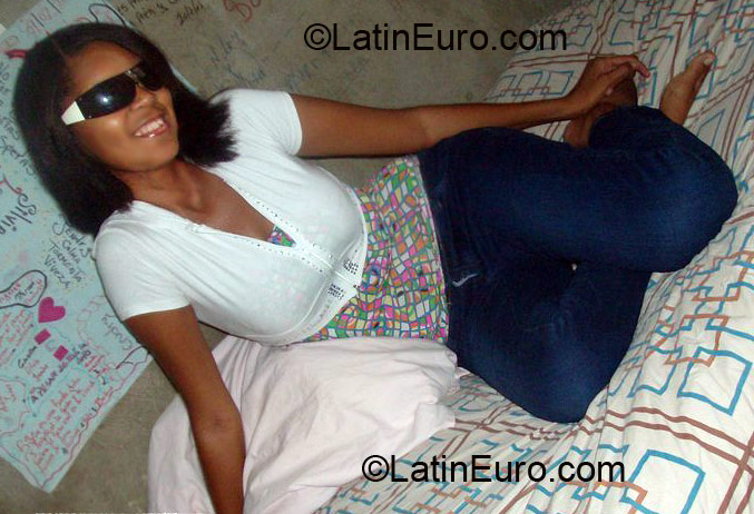 Date this stunning Dominican Republic girl Silvia from Santo Domingo DO4882