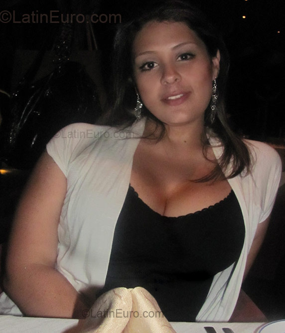 Date this happy Colombia girl Paula Andrea from Medellin CO4745