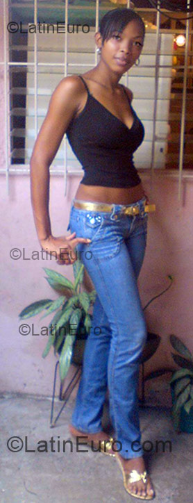 Date this voluptuous Colombia girl Delfa Maria from Cali CO6510