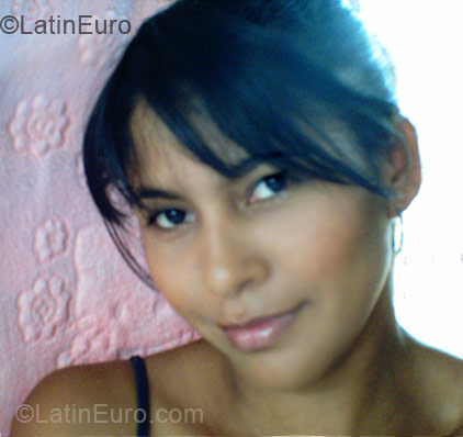 Date this attractive Colombia girl Mayerly from Medellin CO4831