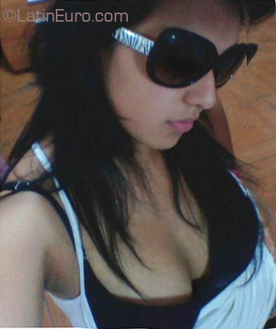 Date this attractive Ecuador girl Angela Daniela from Quito EC24