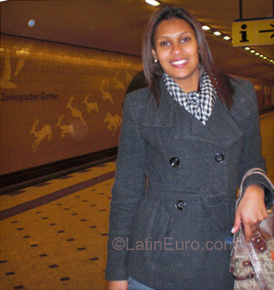 Date this happy Brazil girl Ana Carolina from Santos BR3553