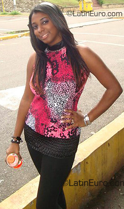 Date this gorgeous Dominican Republic girl ELIZABETH from Santo Domingo DO5025