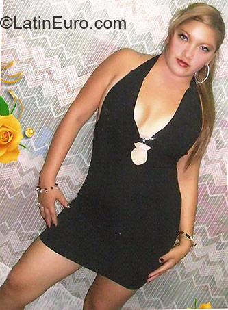 Date this tall Peru girl Karina from Chiclayo PE327