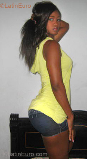 Date this voluptuous Colombia girl Leysa from Cali CO5093