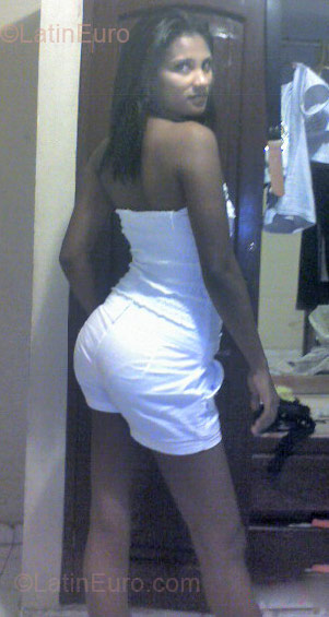 Date this good-looking Dominican Republic girl Claribel from Santo Domingo DO5089
