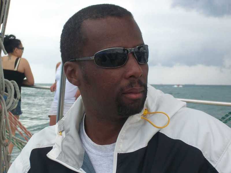Date this beautiful United States man Curt from Honolulu US7430