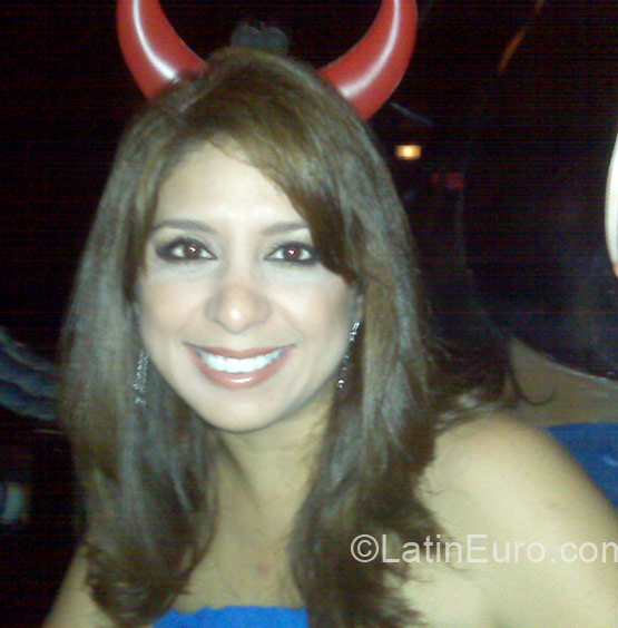 Date this sultry Ecuador girl Berenice from Guayaquil EC30