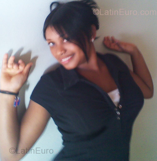 Date this fun Dominican Republic girl Angela from Santo Domingo DO5142