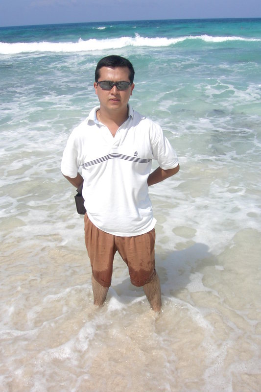 Date this attractive United States man Carlos from Reseda US7548