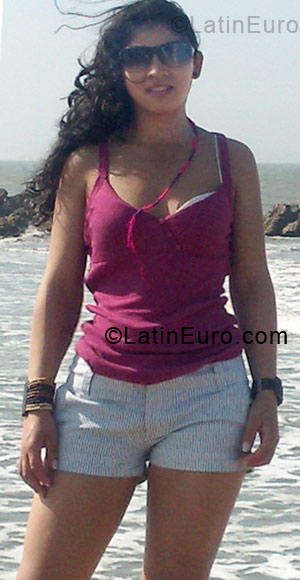Date this nice looking Ecuador girl Maria from quito CO5123