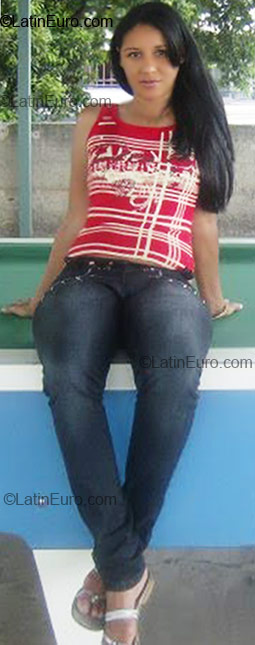 Date this athletic Brazil girl Sara from Contagem BR3657