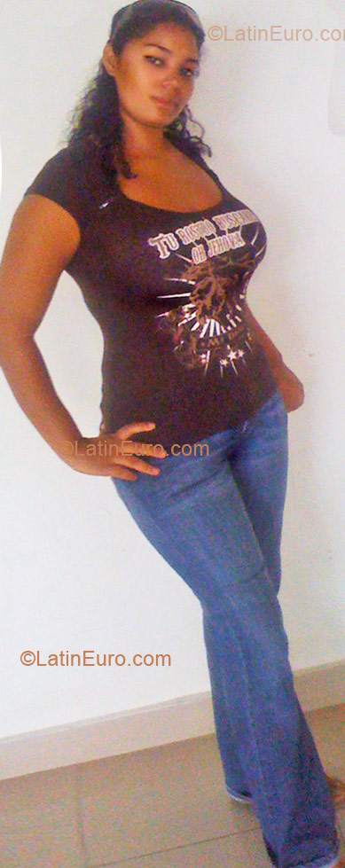 Date this hard body Dominican Republic girl Brenda from Santiago DO5207