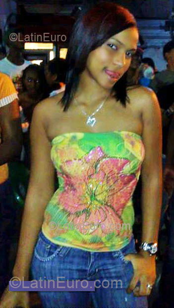 Date this hard body Dominican Republic girl Andreina from Villa Juana DO5213