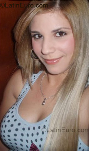 Date this sensual Brazil girl Nisia from Cambara BR3691